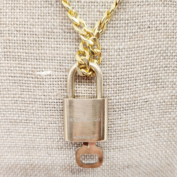 Louis Vuitton Lock & Key #302 On Gold Plated 28 Inch Chain With Box & Dustbag - Picture 5 of 7